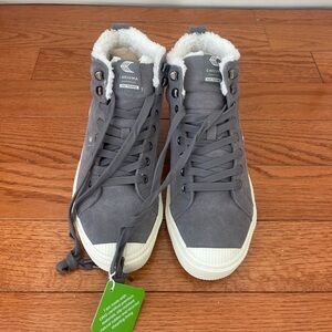 Cariuma Therma Hooka Camel Shoe